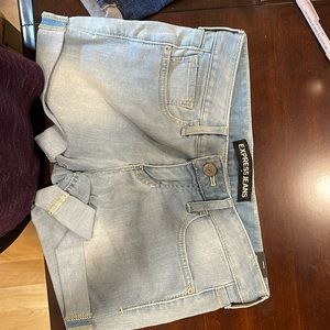 New with tag. Low rise jean shorts